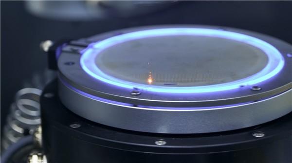 科技有突破，我國第一臺(tái)芯片激光切割設(shè)備100%國產(chǎn)化